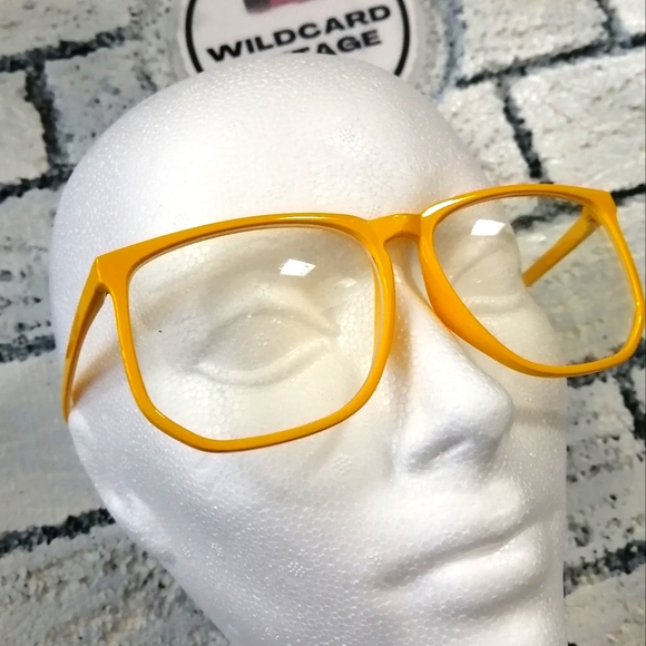 Yellow nerd glasses Halloween costume idea - Picture 3 of 3